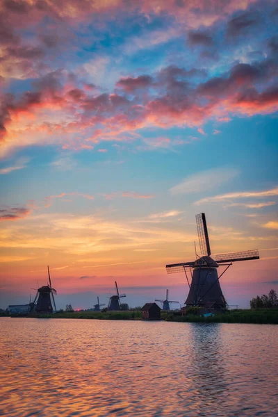 Windmills у Kinderdijk в Голландії. Нідерланди — стокове фото