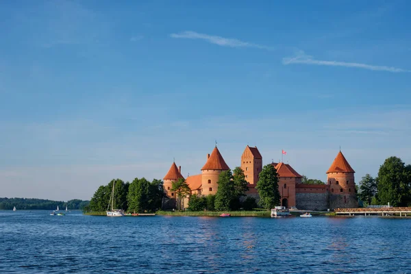 Trakai Island Castle in lake Galve, Lithuania — Stock Photo, Image