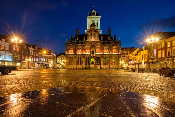 Delft Market Square Markt in the evening. Delfth, Netherlands — Stock Photo, Image
