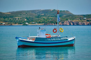 Yunanistan 'ın Milos adası yakınlarındaki Ege Denizi' nde Yunan balıkçı teknesi