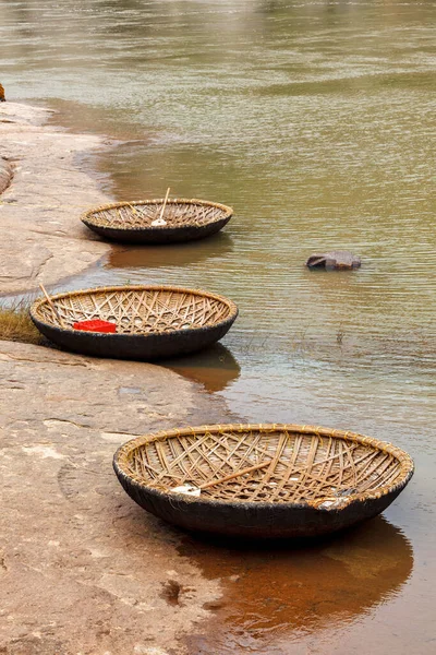 Wickerwork coracle båt i Hampi, Karnataka, Indien — Stockfoto