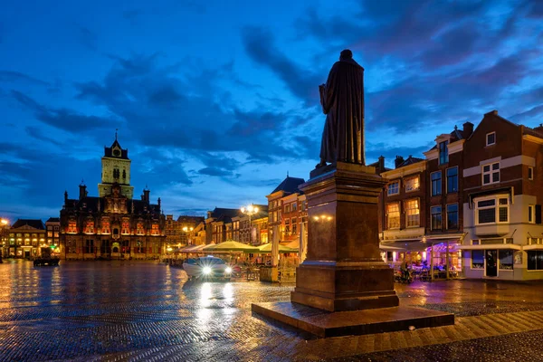 Delft Market Square Markt la sera. Delfth, Paesi Bassi — Foto Stock