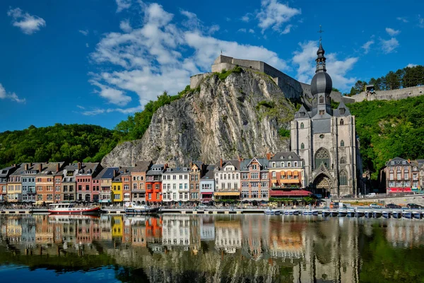 Widok na malownicze miasto Dinant. Belgia — Zdjęcie stockowe