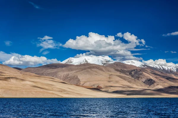 Lake Tso Moriri in Himalayas. Ladakh, Inda — Stock Photo, Image