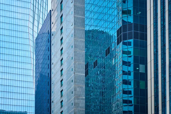 Gökdelenler yüksek binalar kapanıyor — Stok fotoğraf