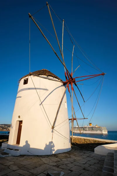 Traditional greek windmills on Mykonos island at sunrise, Cyclades, Greece — Stock Photo, Image