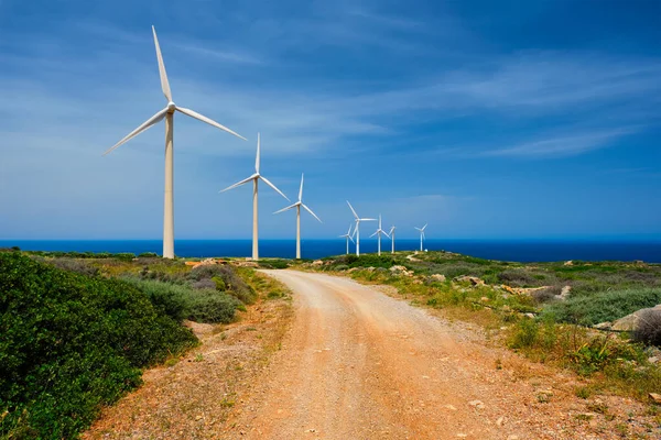 Turbinas eólicas. Isla de Creta, Grecia — Foto de Stock