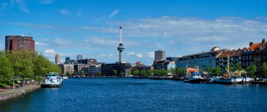 Avrupa direği gözlem kulesiyle Rotterdam şehir manzarası