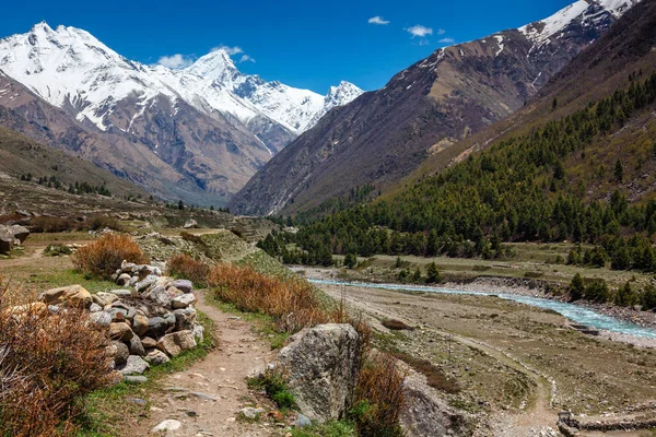 Stará obchodní cesta do Tibetu ze Sangla Valley. Himachal Pradesh, Indie — Stock fotografie