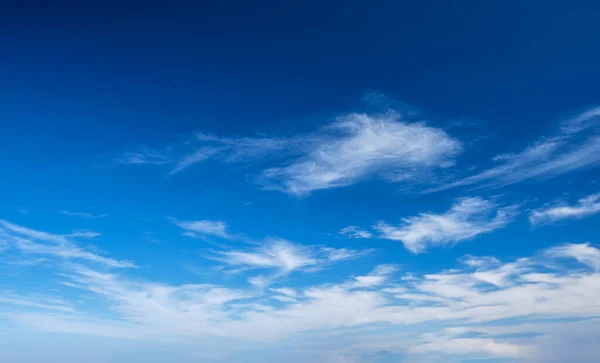 Blue clear sky with clouds — Stock Photo, Image