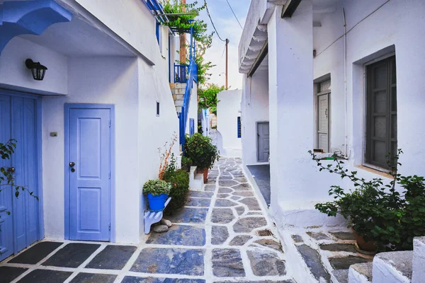Pintoresca calle Naousa en la isla de Paros, Grecia — Foto de Stock