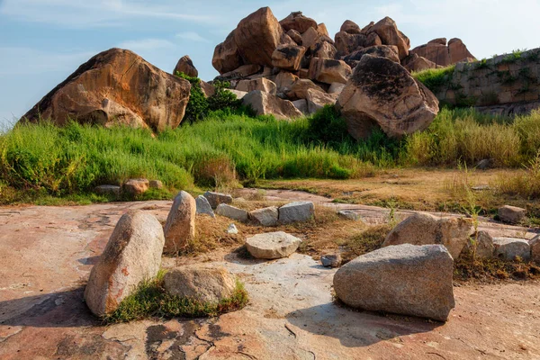Stora stenblock i Hampi, Karnataka, Indien — Stockfoto