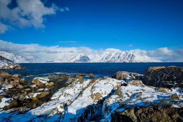 Ilhas Lofoten e mar norueguês no inverno, Noruega — Fotografia de Stock