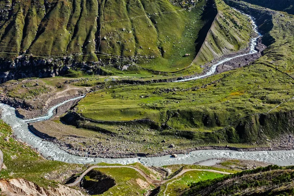 Lahaul vallei met Chandra rivier in Himalaya. Himachal Pradesh, India — Stockfoto