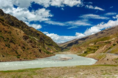 Himalayalar 'daki Lahaul Vadisi' ndeki Chandra Nehri