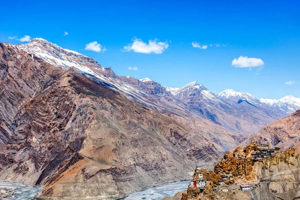 Dhankar manastırı Himalayalar, Hindistan 'da bir uçuruma tünemişti. — Stok fotoğraf