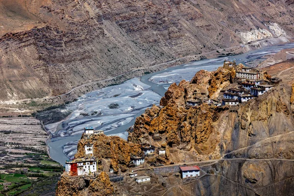 Mosteiro de Dhankar e aldeia no Himalaia — Fotografia de Stock