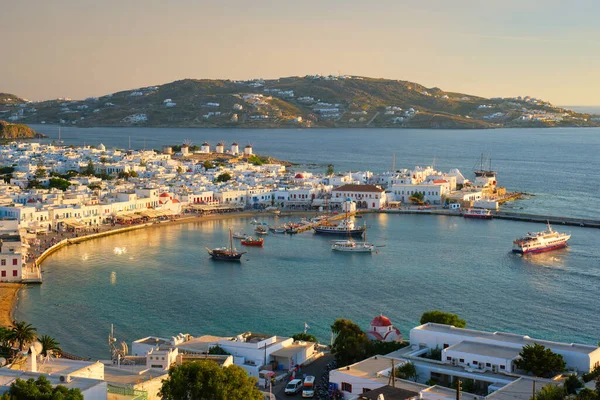 Mykonos ilha porto com barcos, ilhas Cyclades, Grécia — Fotografia de Stock