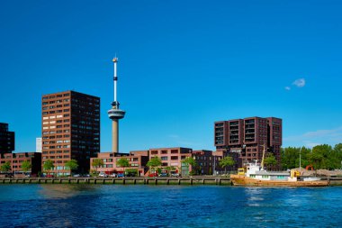 Europole ve Nieuwe Maas nehri ile Rotterdam şehir manzarası