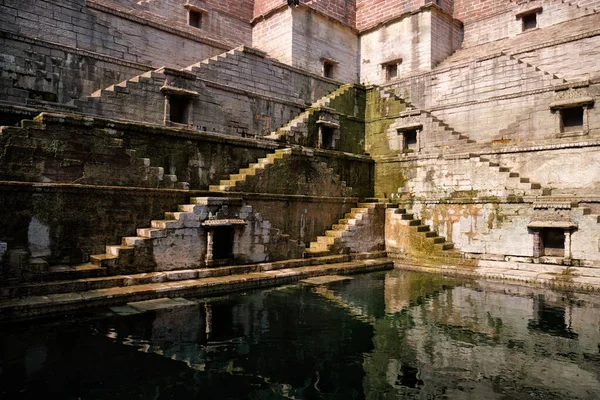 Toorji Ka Jhalra Bavdi stepwell. Jodhpur, Rajasthan, Indie — Stock fotografie