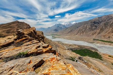 Himalayalar 'daki Spiti Vadisi ve Key Gompa' nın hava manzarası