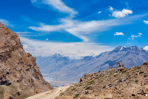 Pohled na Spiti údolí a řeku Spiti v Himalájích. — Stock fotografie