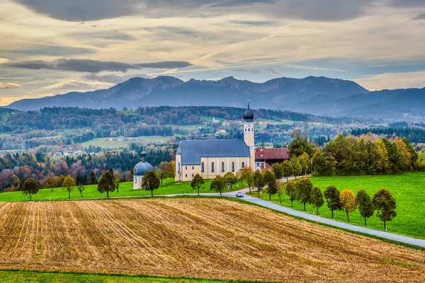 Kyrkan Wilparting, Irschenberg, Övre Bayern, Tyskland — Stockfoto