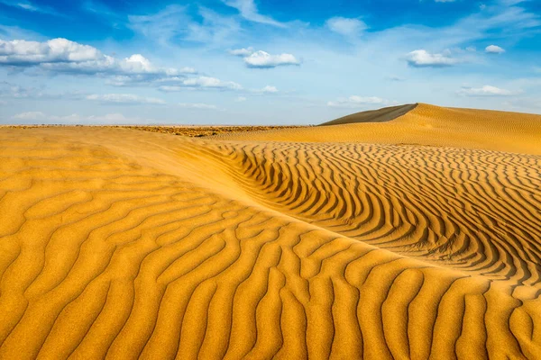 Sand dunes in desert — Stock Photo, Image