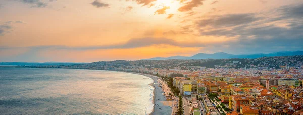 Vista pitoresca de Nice, França ao pôr-do-sol — Fotografia de Stock