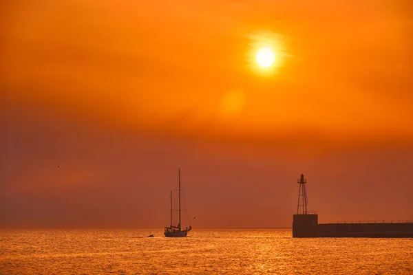 Boat in port of Marseille on sunset. Marseille, France — Stock Photo, Image