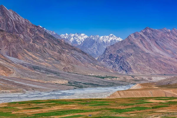 Widok na dolinę Spiti i Spiti rzeki w Himalajach. — Zdjęcie stockowe