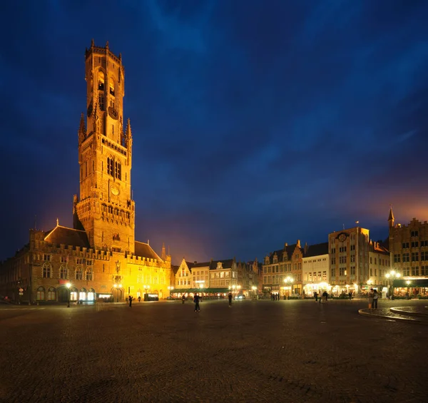 Belfry tower and Grote markt square in Bruges, Belgium on dusk in twilight — Stock Photo, Image