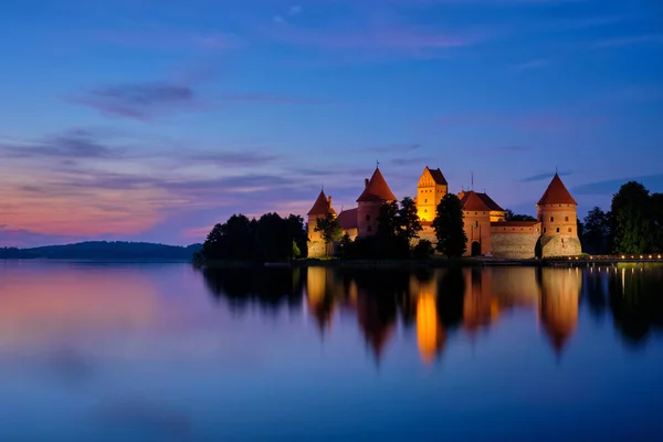 Castello dell'isola Trakai nel lago di Galve, Lituania — Foto Stock