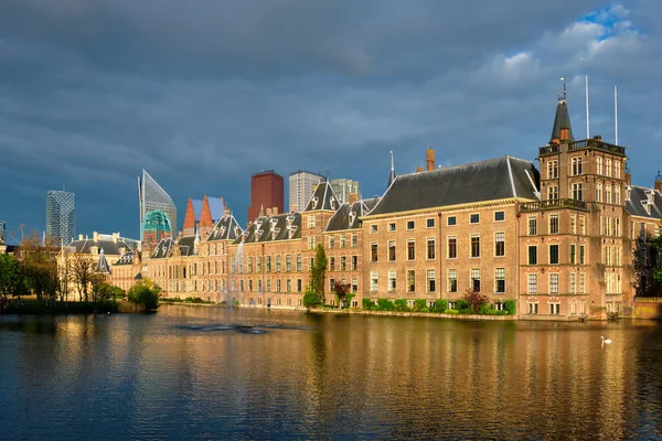 Jezioro Hofvijver i Binnenhof, Haga — Zdjęcie stockowe