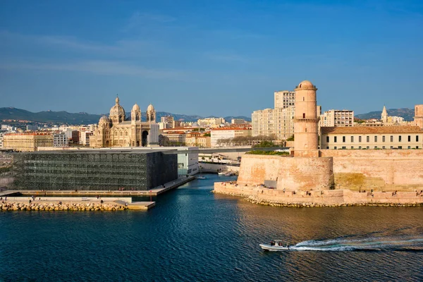Marseille Oude haven en Fort Saint-Jean. Marseille, Frankrijk — Stockfoto