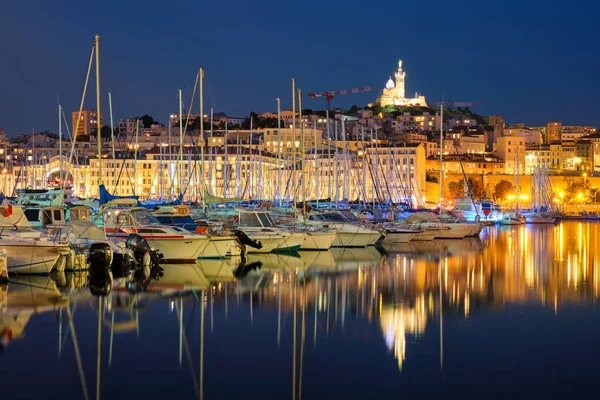 Puerto Viejo de Marsella en la noche. Marsella, Francia — Foto de Stock