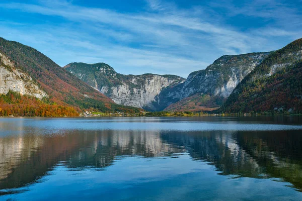 Hallstatter Zobacz jezioro górskie jezioro w Austrii — Zdjęcie stockowe