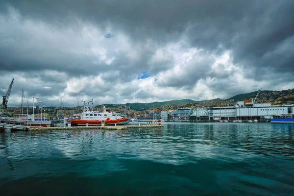Port Genua Genua z jachtów i łodzi. Genua, Włochy — Zdjęcie stockowe