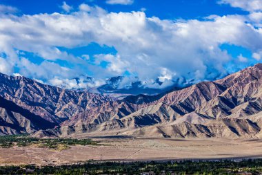 Ladakh, Hindistan 'daki İndus Vadisi manzarası