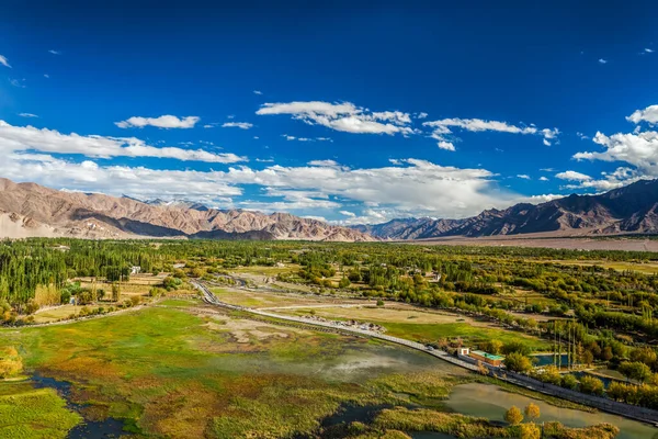 İndus Vadisi manzarası. Ladakh, IndiaView — Stok fotoğraf