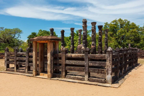 Ruinas en el grupo Quadrangle en la antigua ciudad Pollonaruwa, Sri Lanka — Foto de Stock