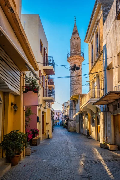 Scenic picturesque streets of Chania venetian town. Chania, Creete, Greece — Stock Photo, Image