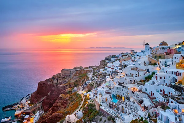 Híres görög turisztikai célpont Oia, Görögország — Stock Fotó