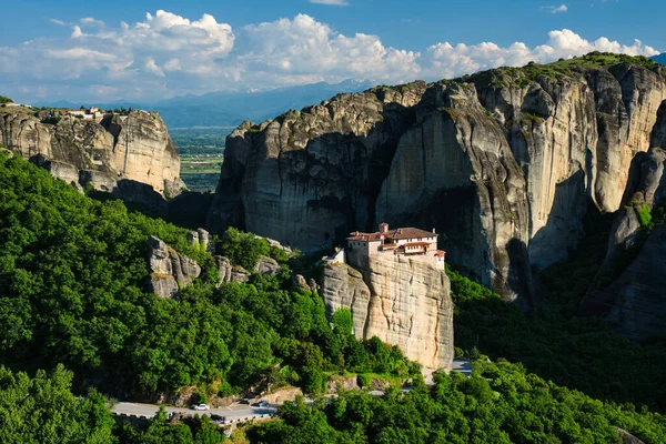 Klášter Rousanou a klášter sv. Štěpána v Meteoře v Řecku — Stock fotografie