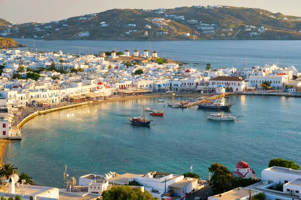 Mykonos eilandhaven met boten, Cycladen, Griekenland — Stockfoto