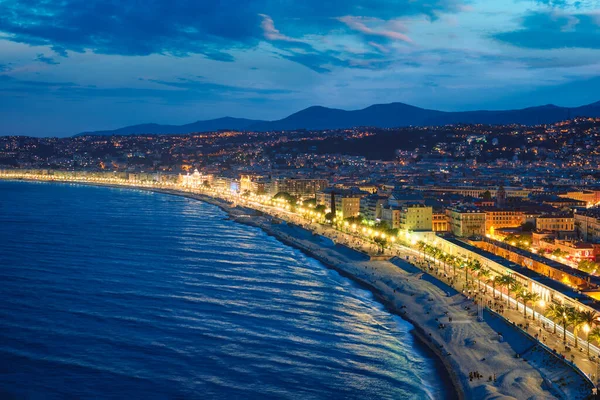 Pintoresca vista de Niza, Francia por la noche — Foto de Stock