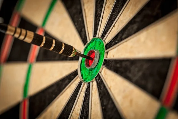 Bullseye, Dart yakın çekim — Stok fotoğraf