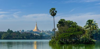 shwedagon pagoda kandawgyi Gölü üzerinden görünümü