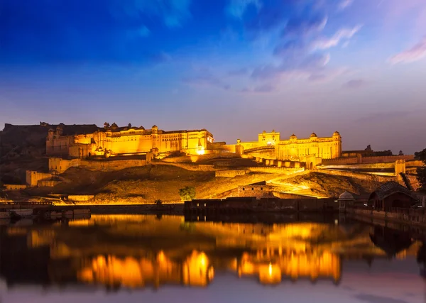 Amer Fort à noite no crepúsculo. Jaipur, Rajastão , — Fotografia de Stock