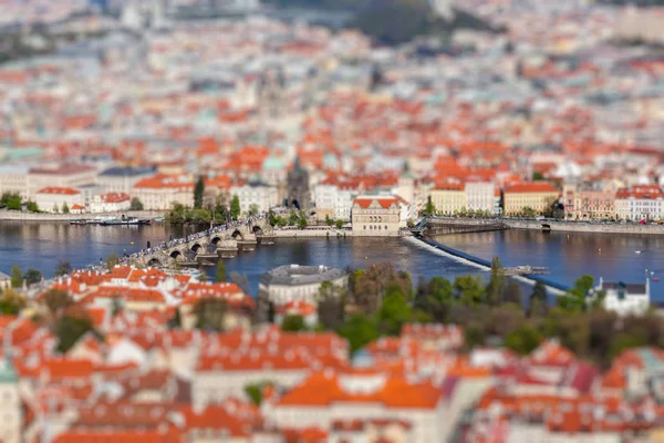 Pohled na Karlův most přes řeku Vltavu, Praha — Stock fotografie